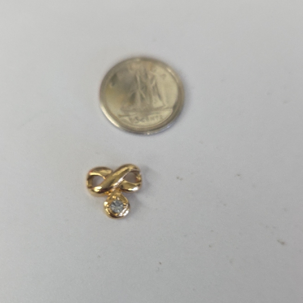 Elegant Gold Infinity Pendant
